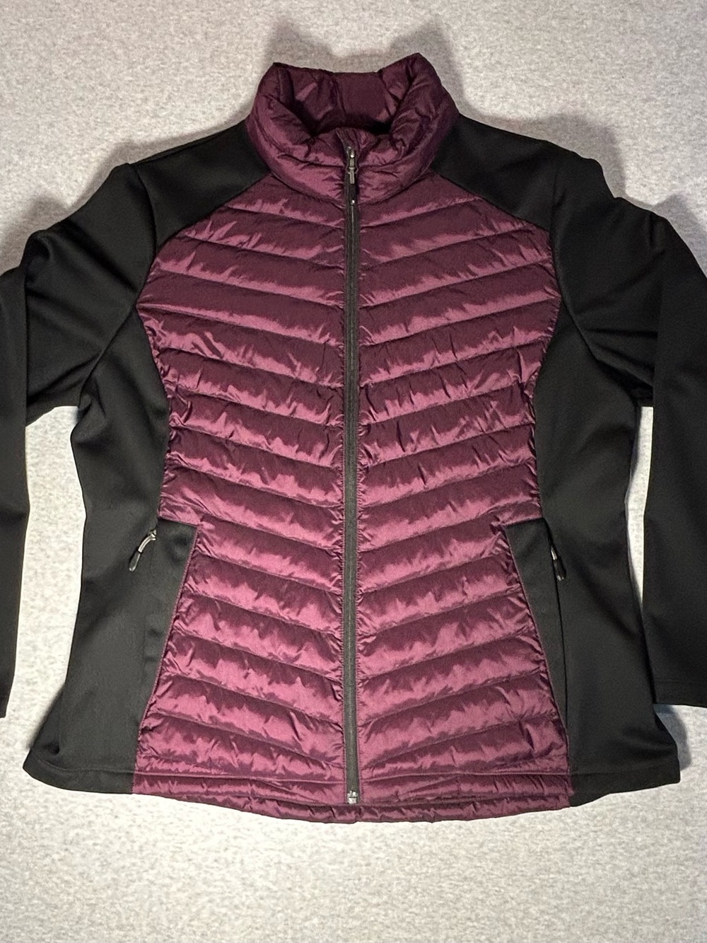32 Degrees Quilted Hybrid Puffer Jacket in Plum and Black